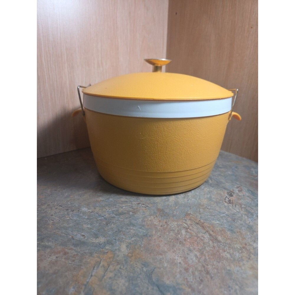 VINTAGE SUNFROST YELLOW THERM-O-WARE BOWL WITH LOCKING LID MADE IN USA
